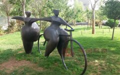 <b>自行车男孩锻铜雕塑</b>